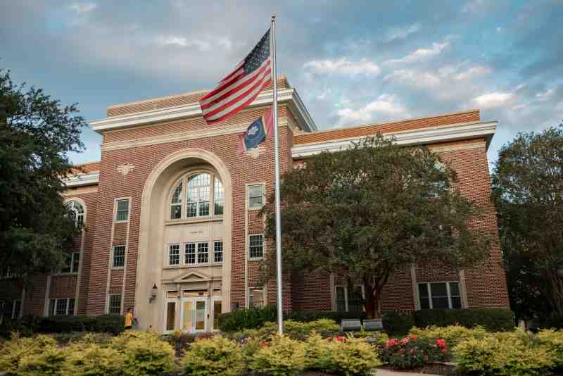 Alumni Hall on the campus of Mississippi College