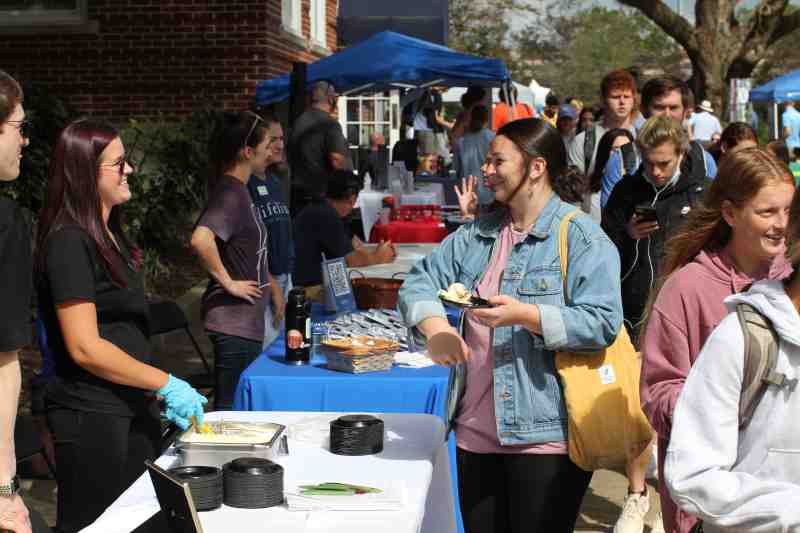 Recruiters from businesses and graduate programs talked with students and provided information about their respective organizations during the 2021 Fall Graduate and Job Fair at Mississippi College.